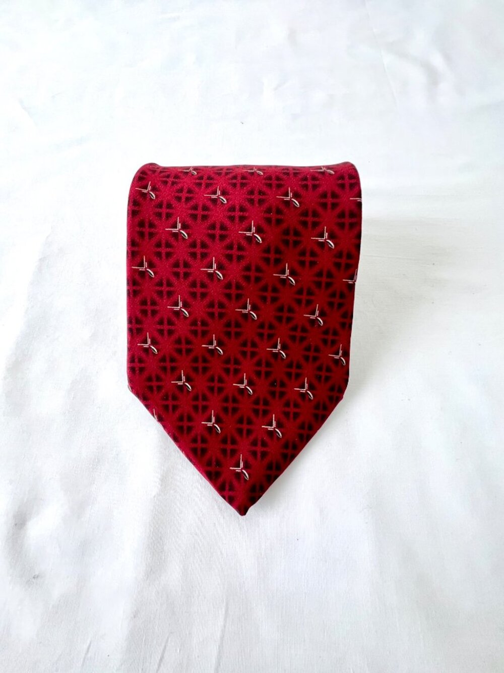 Bill Blass Black Label Tie, Maroon Red and Black, 100% Silk